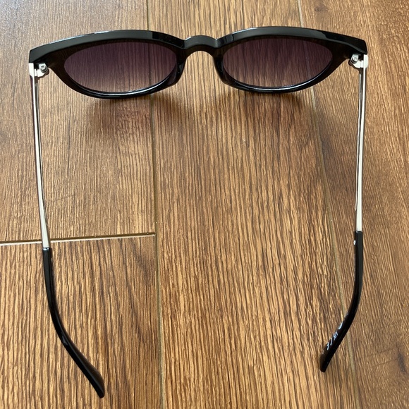 Nine West sunglasses - Picture 3 of 4